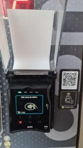 Na terminalu możesz zaplacić kartą Visa / MasterCard oraz kartami przedpłaconymi i flotowymi