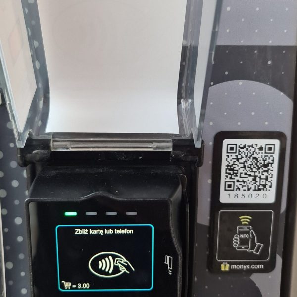 Na terminalu możesz zaplacić kartą Visa / MasterCard oraz kartami przedpłaconymi i flotowymi
